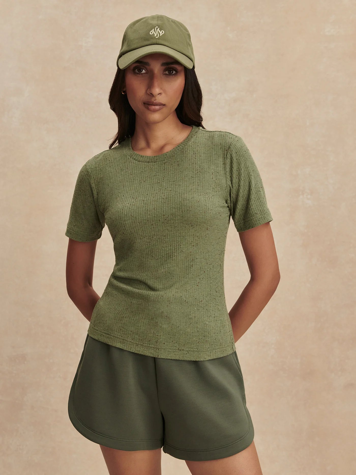 Katrina Fitted Tee - Olivine Fleck