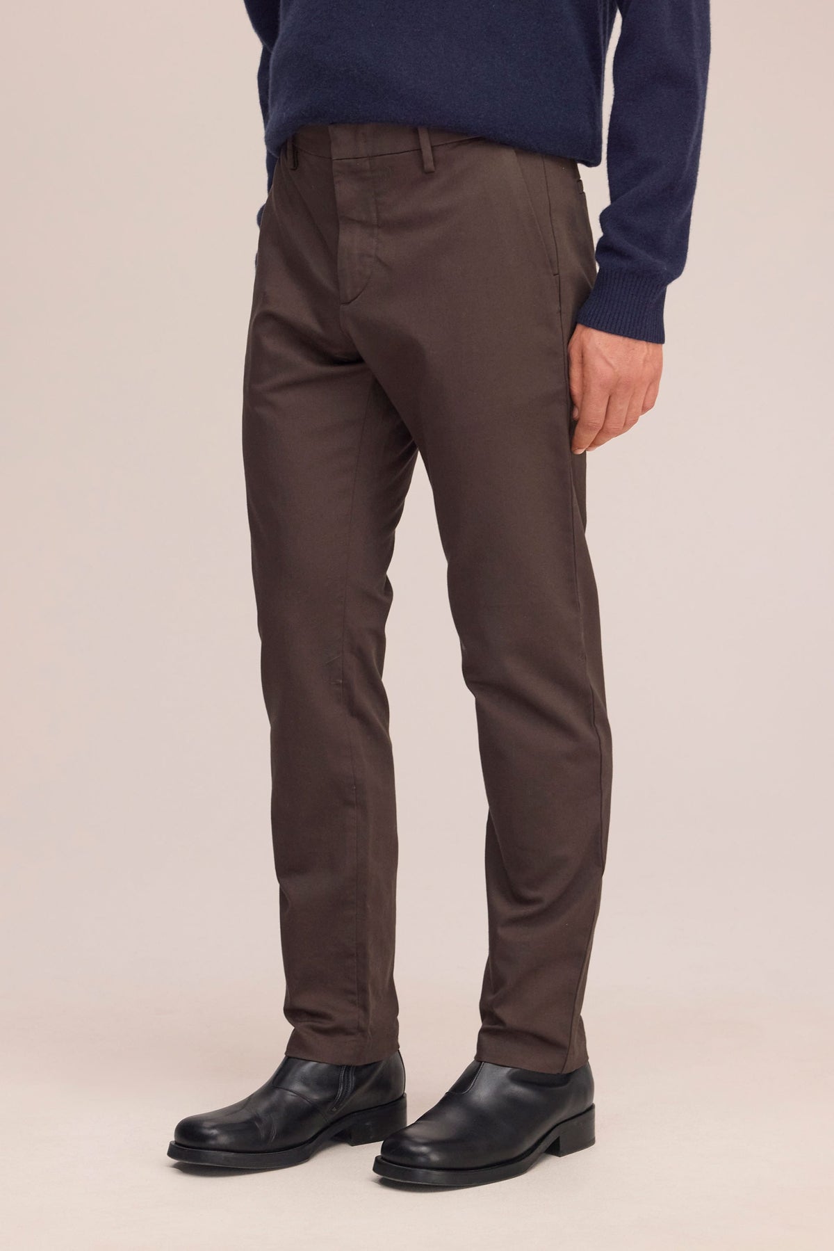 Theo - Classic Tailored Slim Fit Chino - Earthwood
