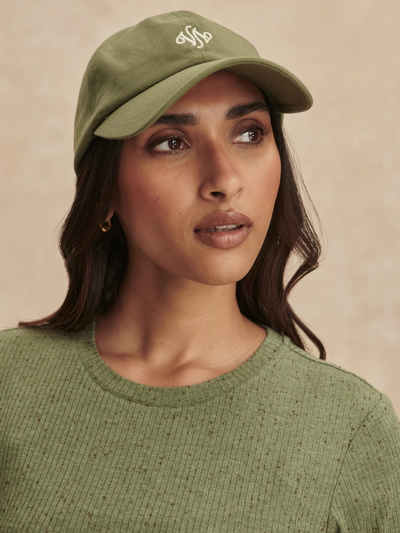 Katrina Fitted Tee - Olivine Fleck