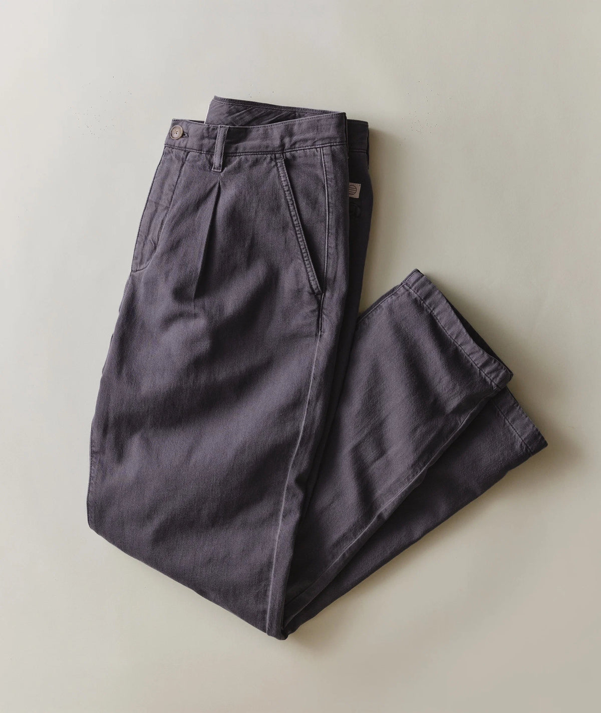 The Rowan Pleated Trouser - Relaxed Fit - India Ink