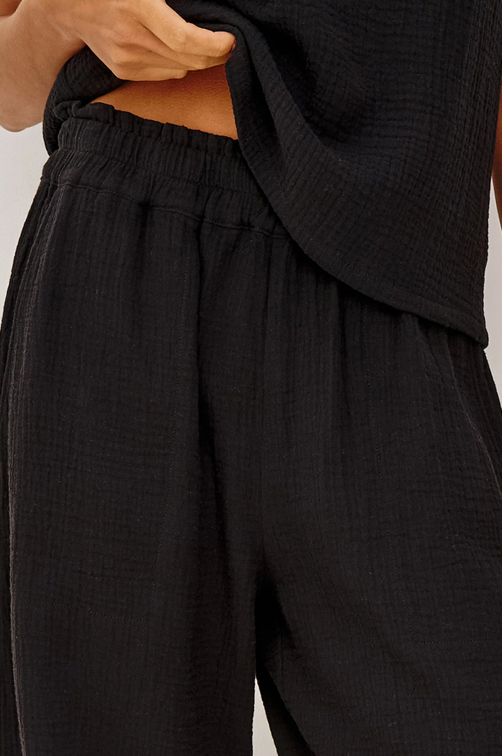 Leon Crop - Black Gauze