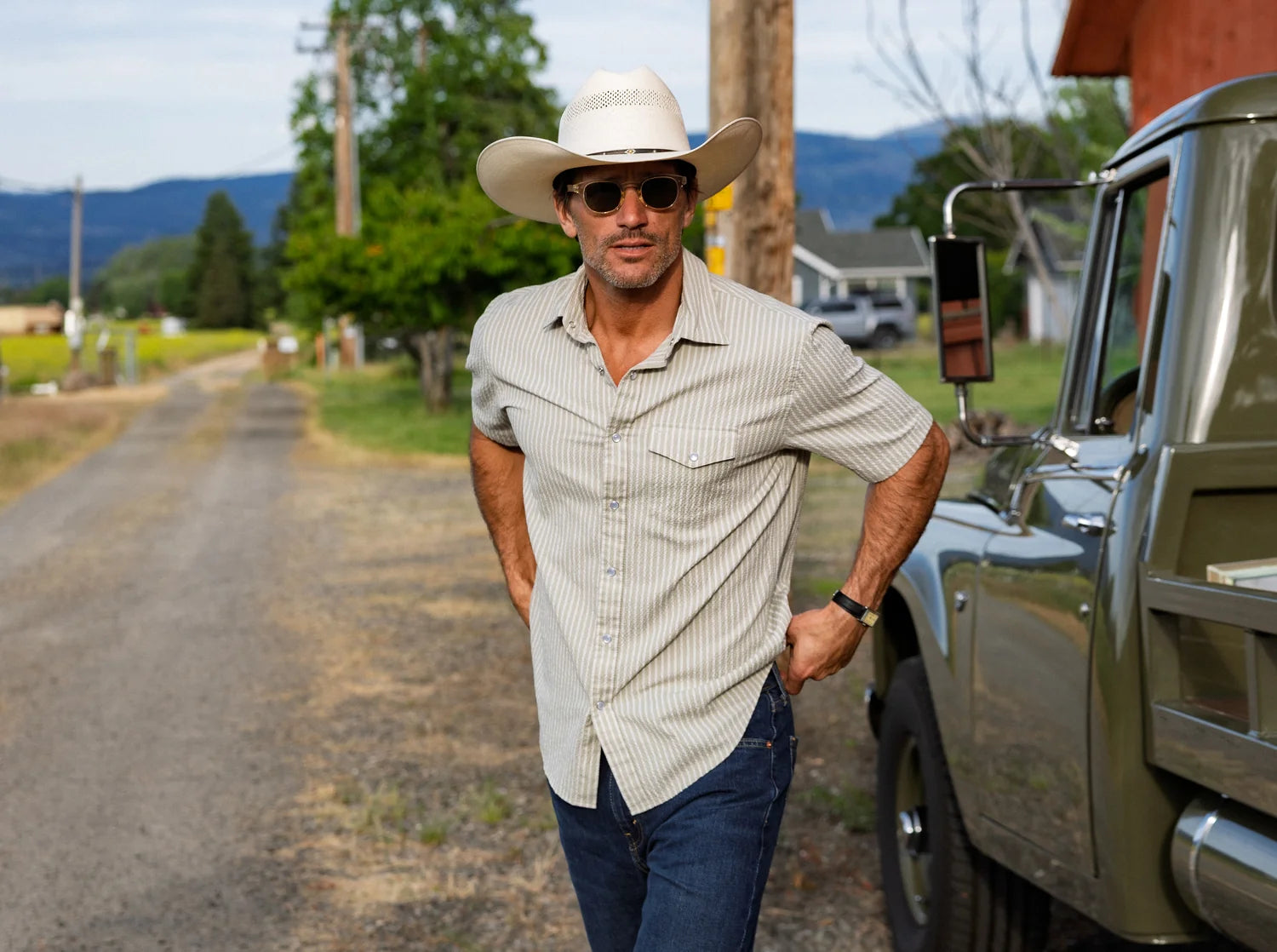 Short Sleeve Performance Pearl Snap - Stone Seersucker