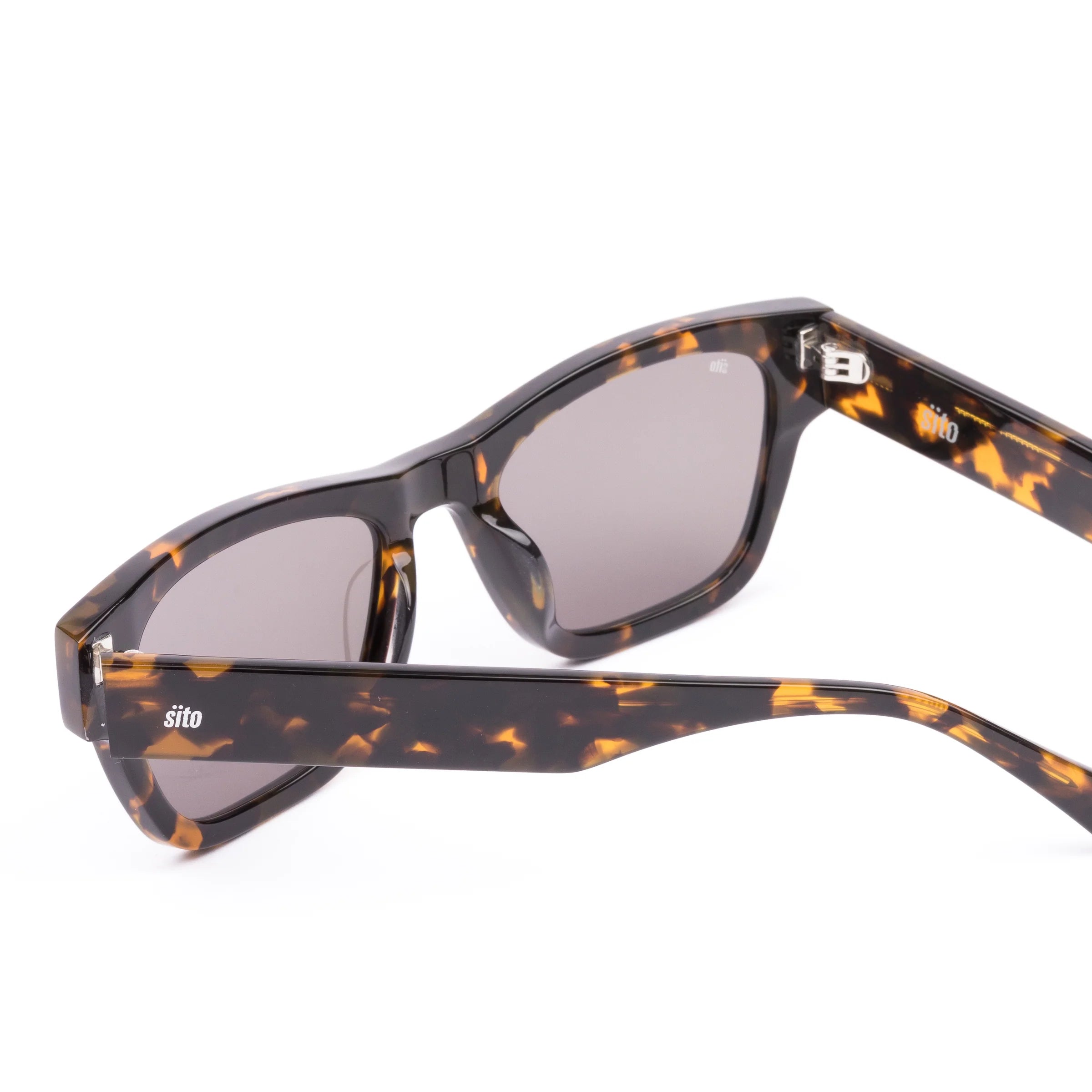 Boston - Ecru Tort / Iron Grey Polar