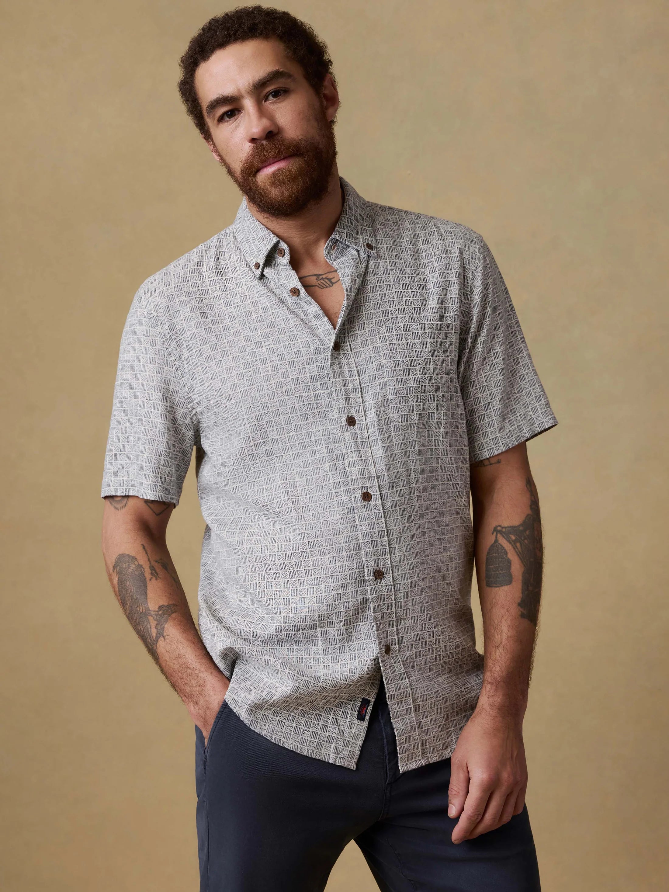 Short-Sleeve Breeze Shirt - Graphite Shell Bricks