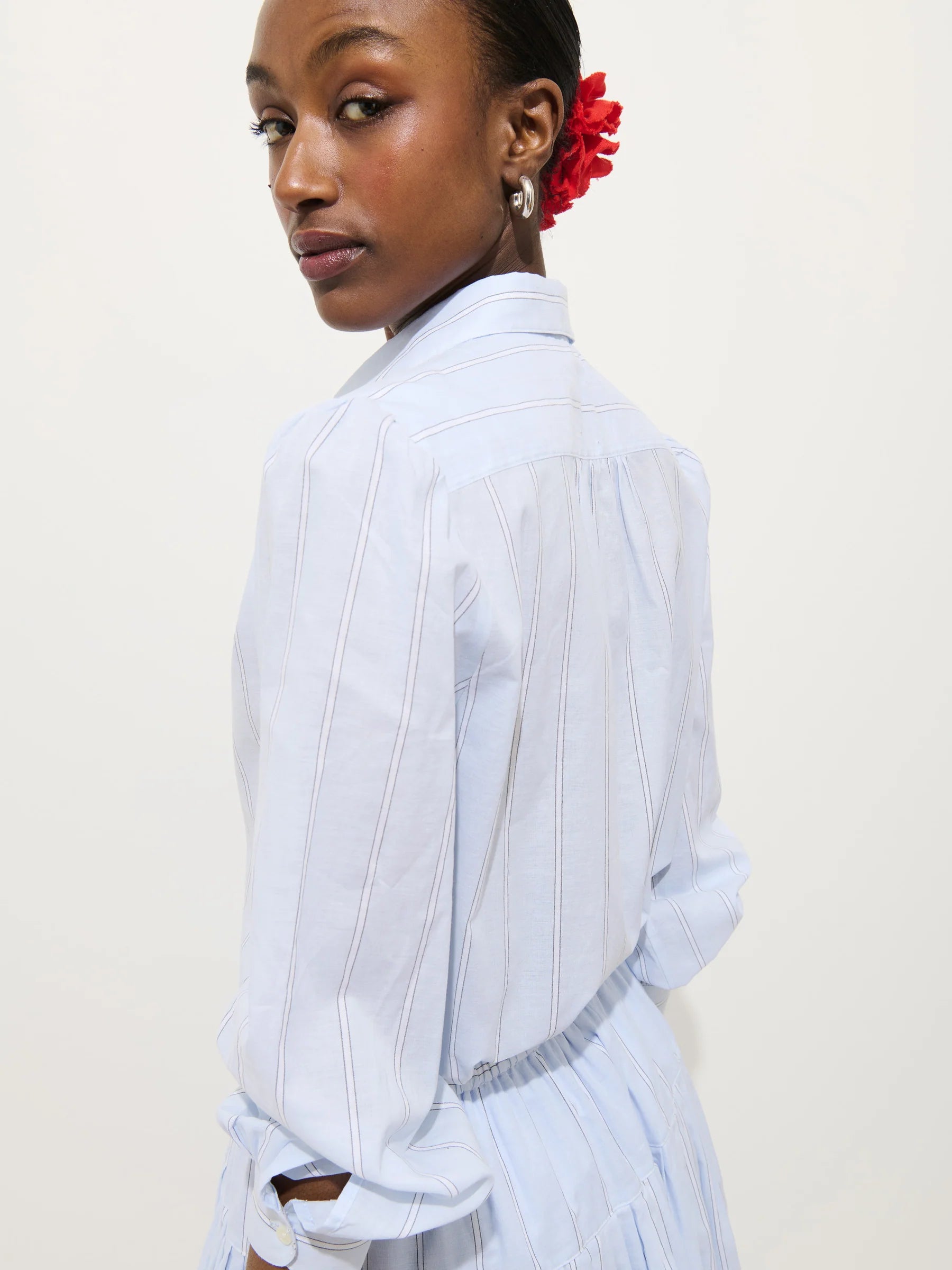 Hannah Striped Shirt In Cotton Voile - Blue Ground Stripe