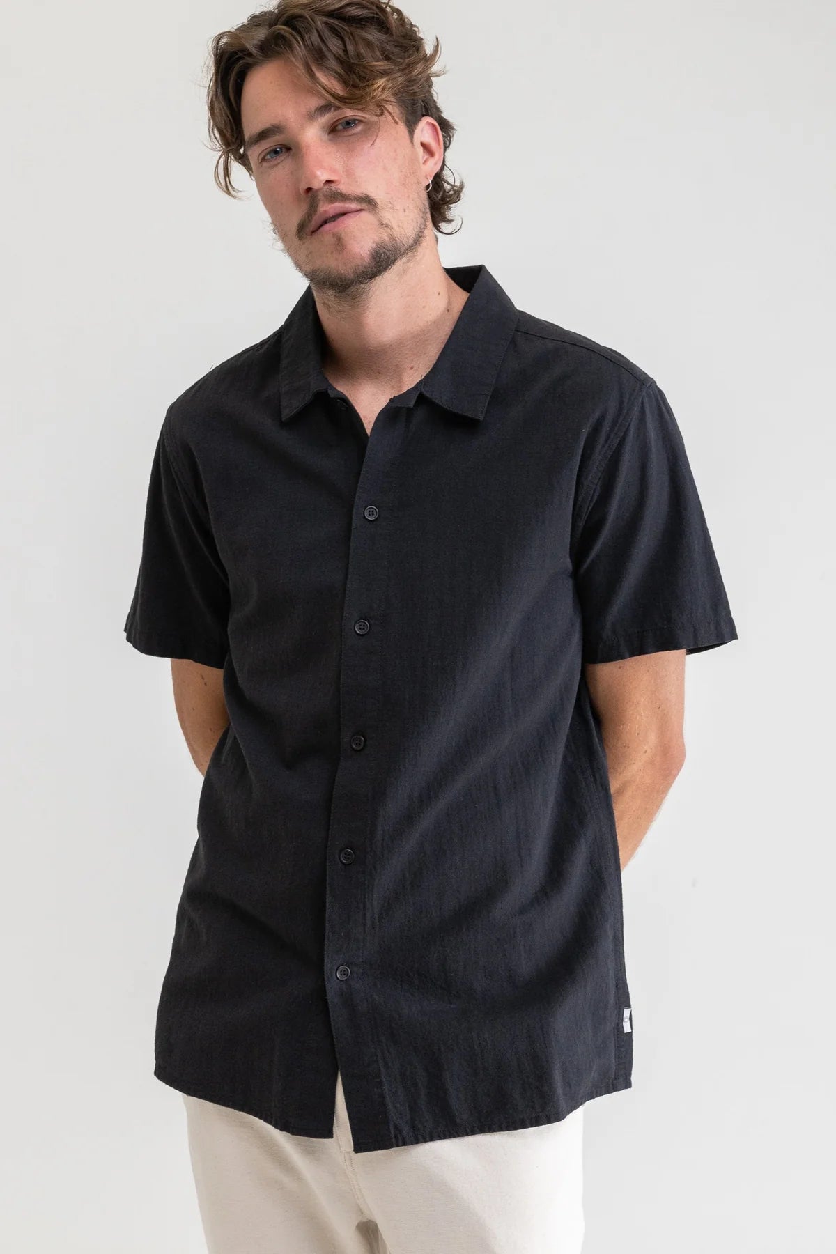 Classic Linen Short-Sleeve Shirt