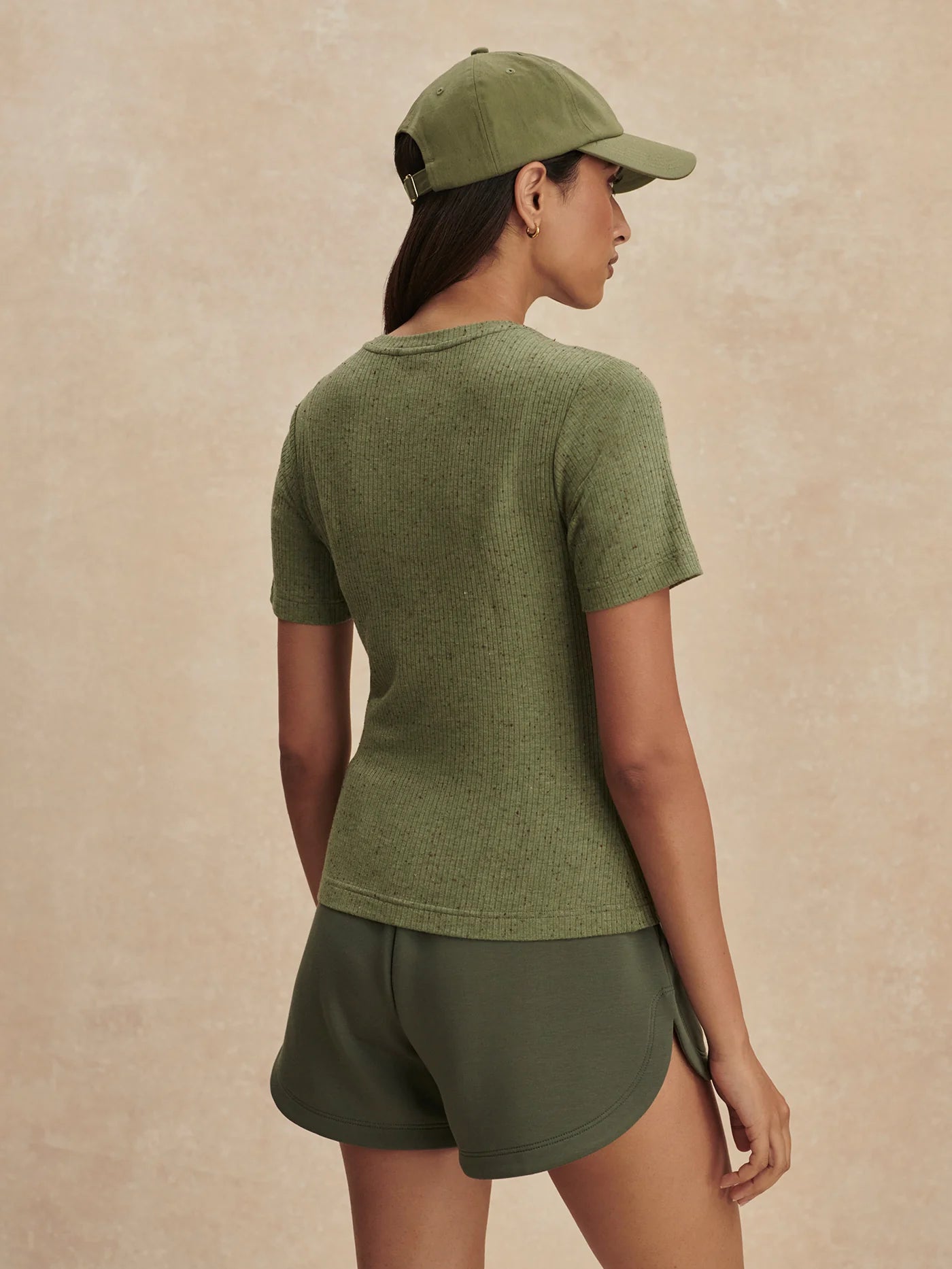 Katrina Fitted Tee - Olivine Fleck