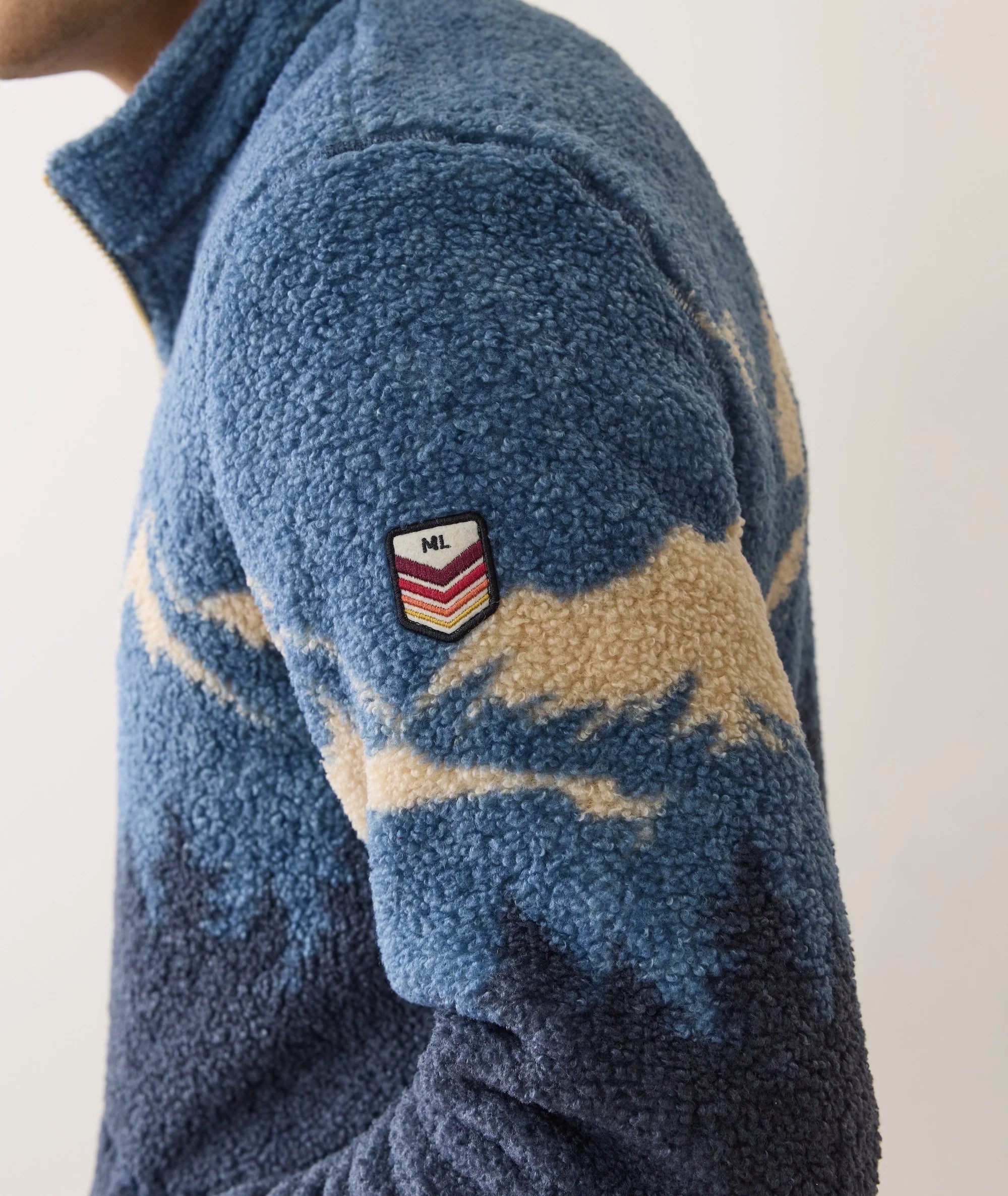 Sierra Sherpa Pullover - Blue Mountain Scene