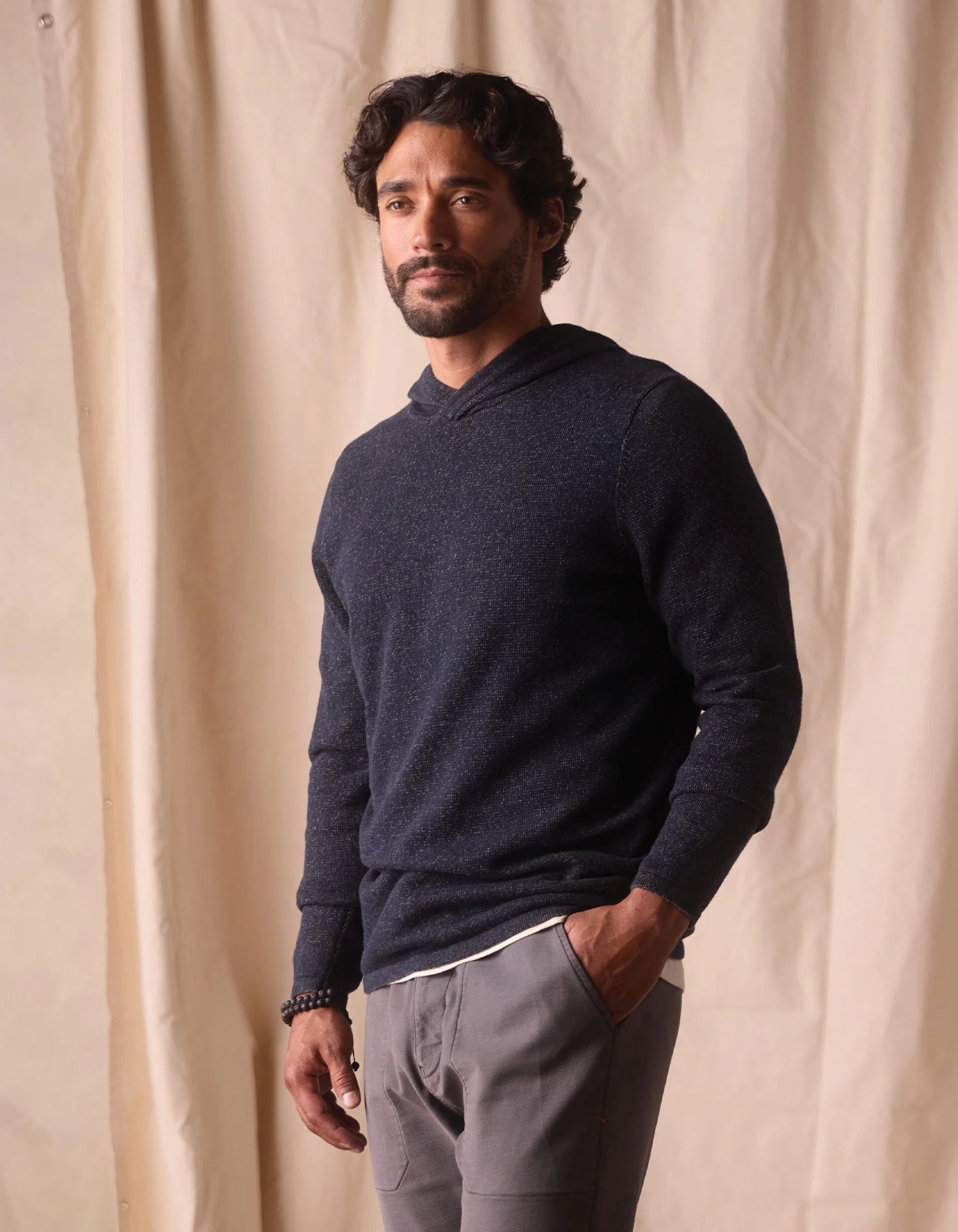 Jimmy Sweater Essential Hoodie
