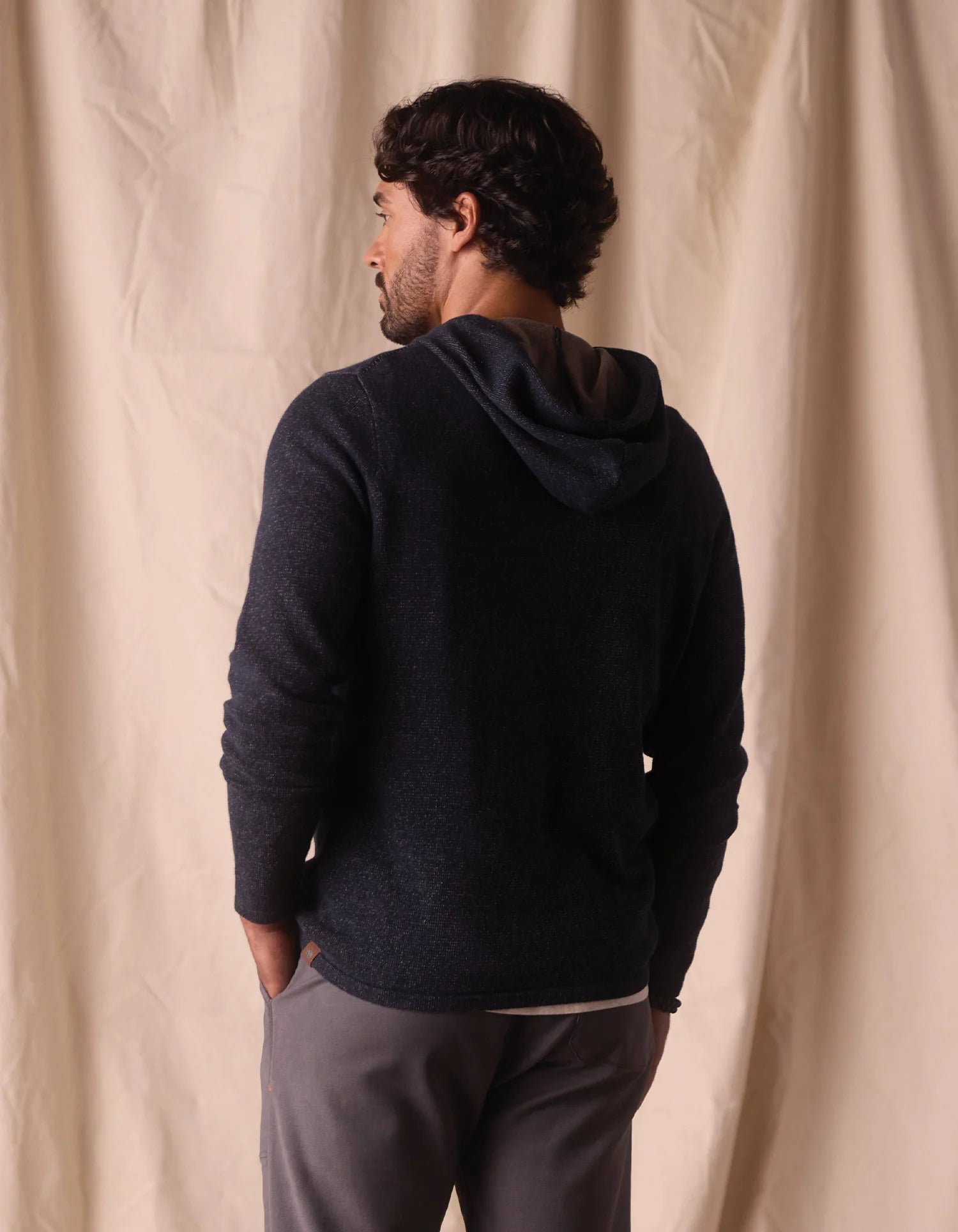 Jimmy Sweater Essential Hoodie