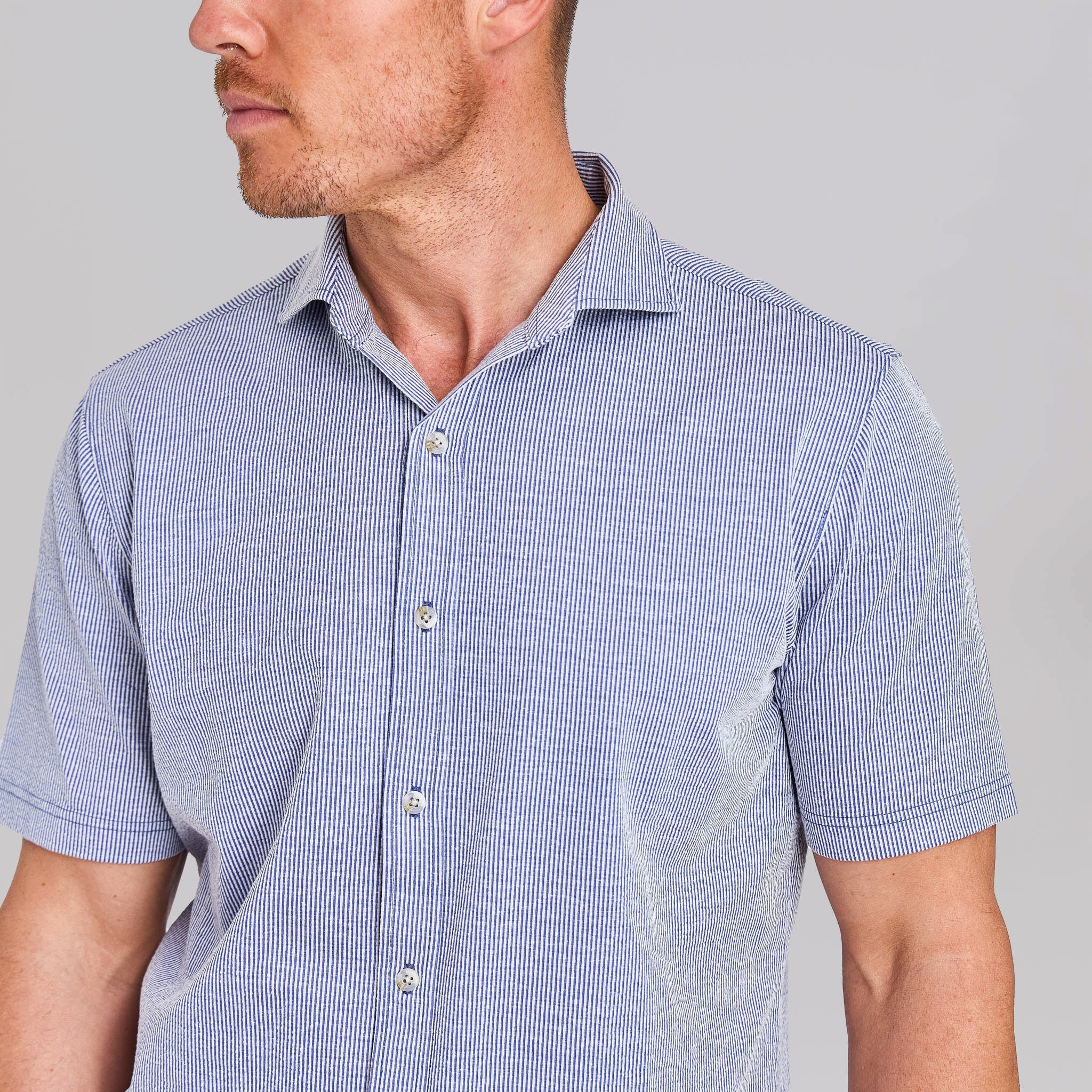 The Cole - Stretch Seersucker Short Sleeve Shirt - Navy/White