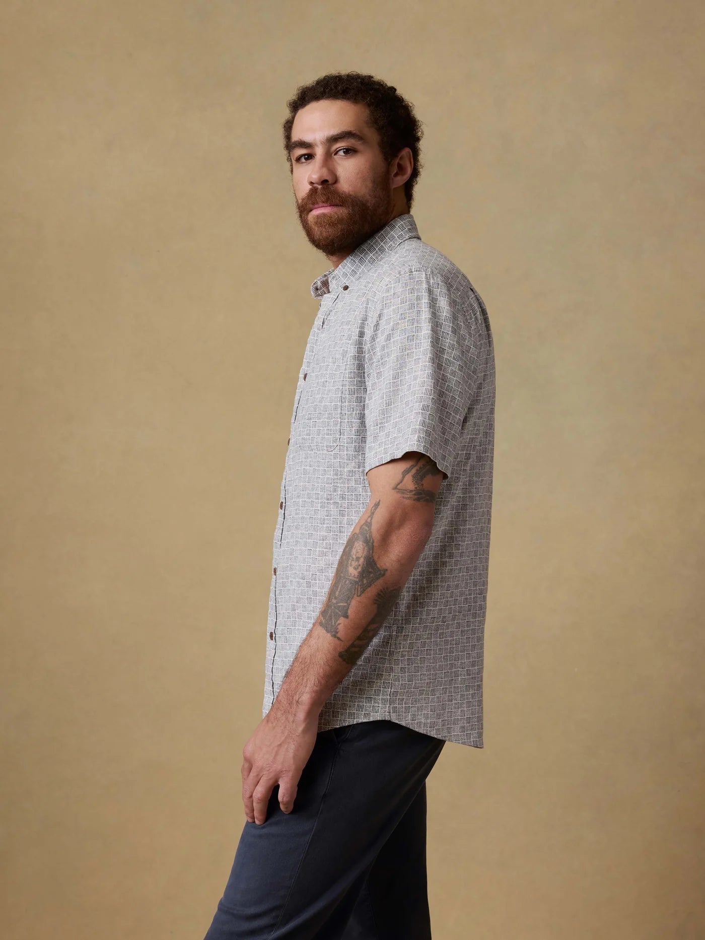 Short-Sleeve Breeze Shirt - Graphite Shell Bricks